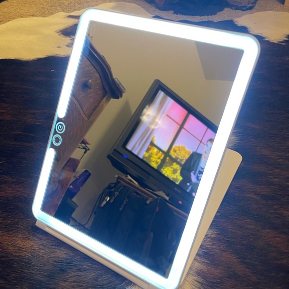 Adjustable vanity mirror with light - Picture 1 of 4